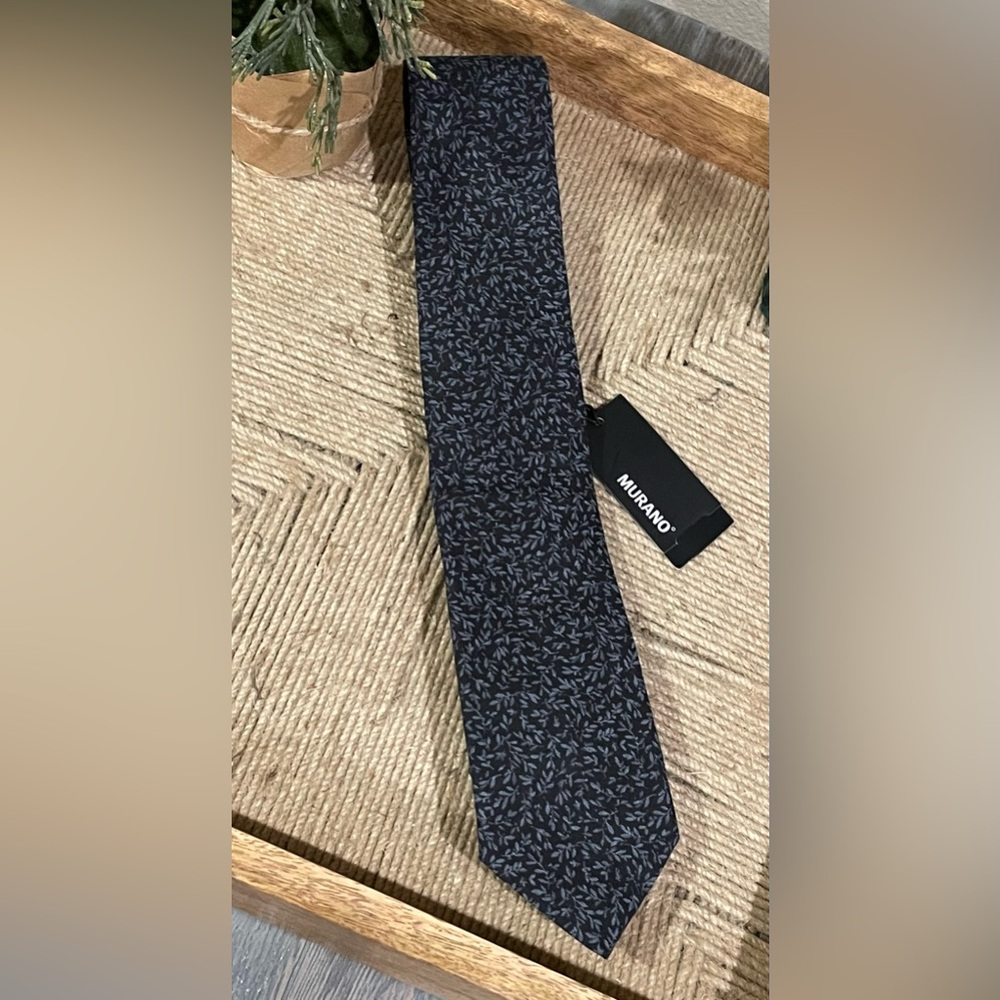 Murano Black Leaf/Vine Design Men’s Neck Tie - New with Tags - Retail $60
